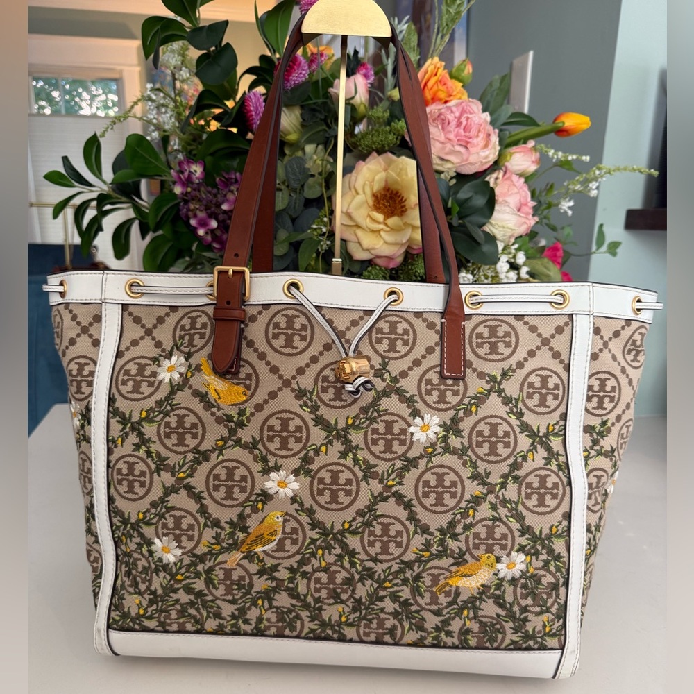 Tory Burch T Monogram Jacquard Embroidered Tote ~ EUC w/Dust Bag Included - Picture 14 of 14